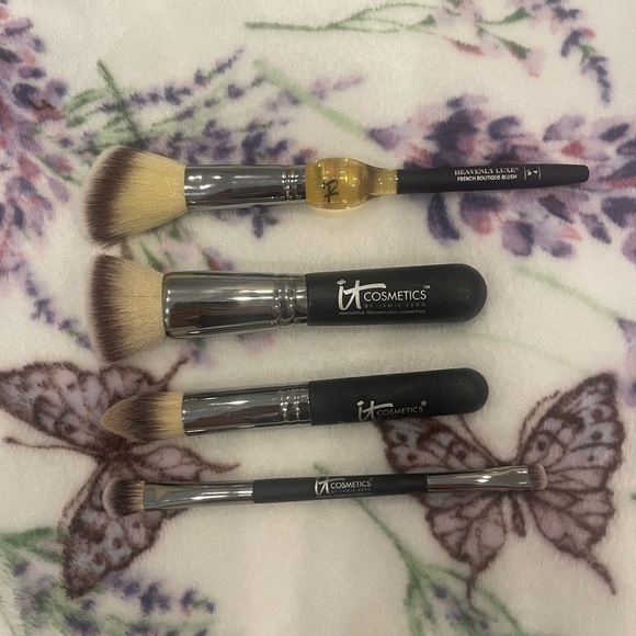 It Cosmetics Heavenly Luxe Cosmetics Blush Pointed Eyeshadow Foundation Brushes